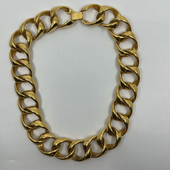 Heavy goldtone statement link necklace - Picture 3 of 10